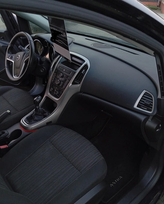 Opel Astra cena 21999 przebieg: 197000, rok produkcji 2011 z Oborniki małe 137